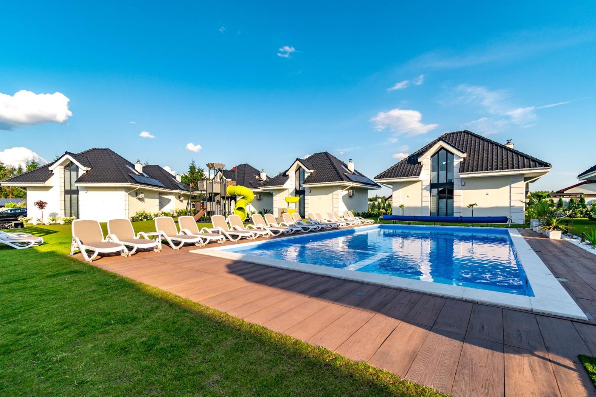 Family Resort Ustka - Domki Dwupoziomowe Z Basenem Экстерьер фото
